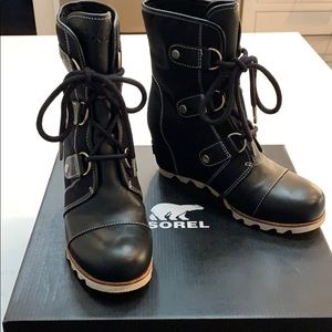 SOREL JOAN OF ARCTIC WEDGE X CELEBRATION BOOTIE 8
